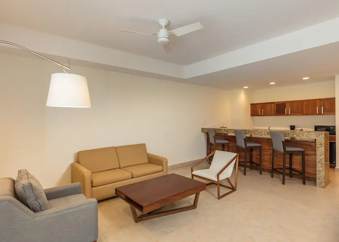 Hotel Hampton & By Hilton Cabos 3*