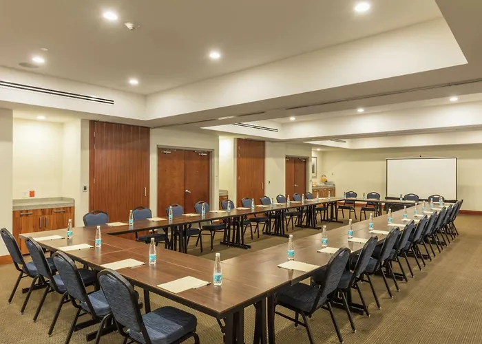 Hampton & By Hilton Cabos Hotel 3*