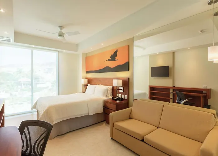 Hotel Hampton & By Hilton Cabos 3*