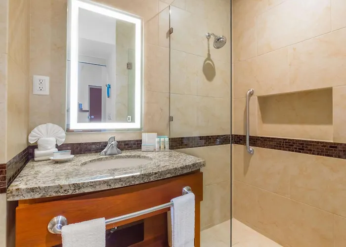 Hampton & By Hilton Cabos Hotel 3*