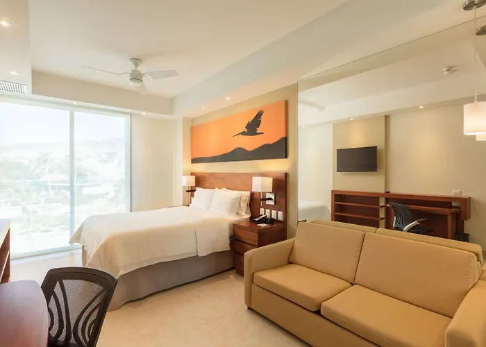 Hotel Hampton & By Hilton Cabos