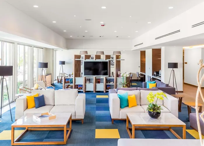 Hotel Hampton & By Hilton Cabos 3*