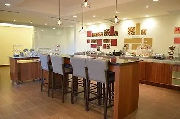Hampton & By Hilton Cabos Hotel 3*