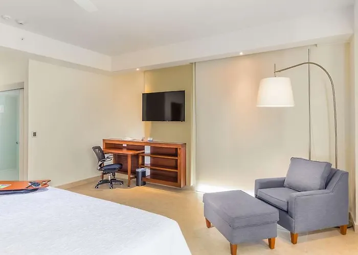 Hampton & By Hilton Cabos 3* San José del Cabo